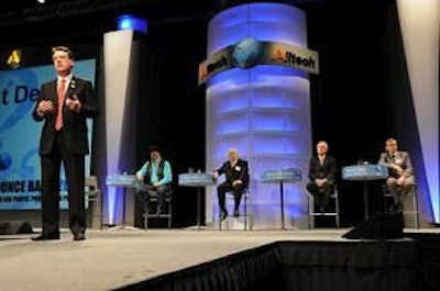 Aidan Connolly, de Alltech, fue el moderador del debate