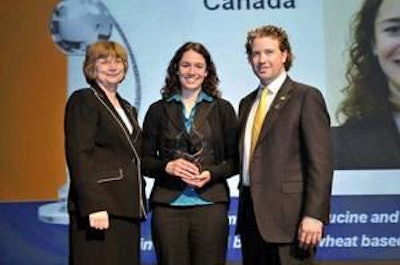 (Izq. a der.) Dra. Inge Rusell, Srta. Lee-Anne Huber y Sr. Mark Lyons