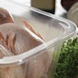 El plástico todavía se defiende de los productos de hoja de aluminio.