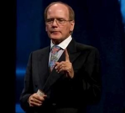 El Dr. Pearse Lyons destacó que hay que tener presente todos los aspectos que se discutieron durante estos días y actuar, para ser reales agentes de cambio.