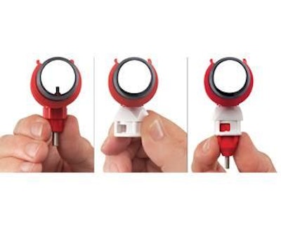 Tres pasos sencillos para mejorar los bebederos Chore-Time con el TL de Ziggity. De izq. a der., primero se desatornilla el niple Chore-Time ya existente y se quita el perno de metal; luego, se atornilla al adaptador de la montura Ziggity y en tercer lugar, se ajusta el bebedero TL de Ziggity.