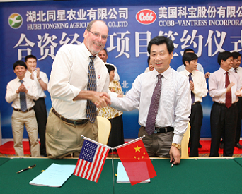 Cobb&rsquo;s Jerry Moye and Hubei Tong Xing Agriculture Co.&rsquo;s Yang Shenghong celebrate signing an agreement for a new joint venture company in China.