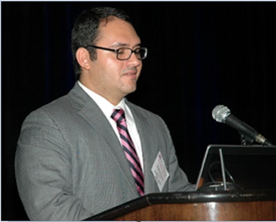 Ernesto Baron discusses retail trends in Latin America with members of the USA Poultry and Egg Export Council.