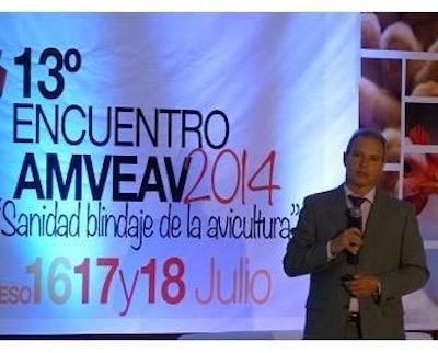 Reynaldo Brouwer, de Vencomatic, durante una de las presentaciones sobre automatización y calidad del huevo incubable.