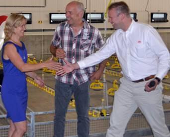 From left: Greetje and Hein Simmes-Schoorlemmer, farm managers, and Wout van Wolfswinkel, Cobb Europe parent stock sales manager