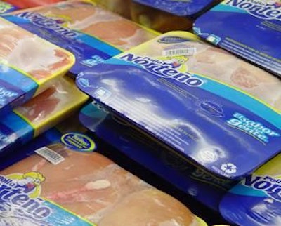 Debido a la absorción de humedad en el sistema de inmersión, el pollo presenta una mayor pérdida por goteo cuando se empaca en bandejas