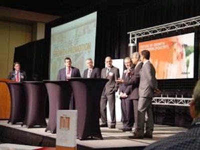 Un panel de 12 conferencistas dio su visión del futuro de la producción de pollos de engorda sin antibióticos en el Simposio de Alltech.