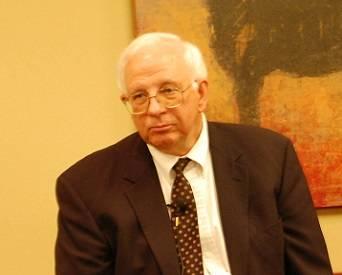 Dr. David Wicker, live operations vp, Fieldale Farms challenged broiler company managers to change their way of thinking and develop a can do attitude regarding antibiotic-free production.