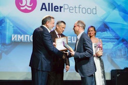 The pet food award was presented by President of the Leningrad Regional Chamber of Commerce, Yury Vasil'ev (left) and Governor of Leningrad region Alexander Drozdenko. Supply Chain Manager of LLC Aller Petfood, Roman Kovalchuk, received this award (right).