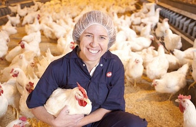 Dra. Kate Barger, directora de bienestar animal de Cobb dice que el bienestar animal en la empresa es un compromiso de hace mucho tiempo. Foto cortesía de Cobb.