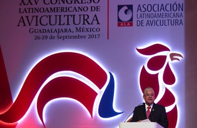 Dr. Jorge Garc&iacute;a de la Cadena, outgoing president of the Latin American Poultry Association, speaks during the inauguration ceremony for the XXV Latin American Poultry Congress. | Benjam&iacute;n Ruiz.