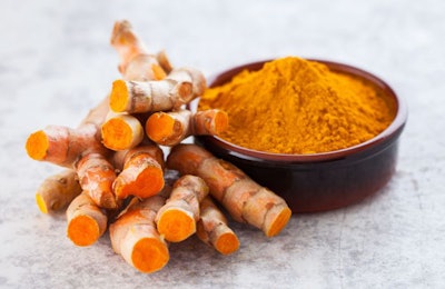 Whole and ground turmeric (matka_Wariatka | BigStockPhoto)