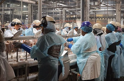 Wayne Farms’ Dothan, Alabama, plant is steadily increasing its line speed to 175 birds per minute. (Photo by Austin Alonzo)