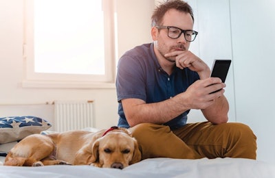As more pet owners turn at least some of the time to shopping for their pets online, it’s wise to understand the dynamics of e-commerce — and how to make the most of them. (kerkezz | AdobePhoto.com)
