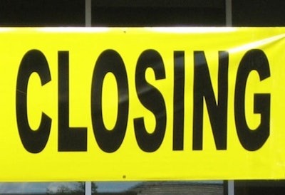 A large banner announcing the closing of a store