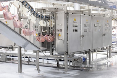 All venting, opening, evisceration, cropping, neck removal, lung removal, washing and neck cleaning processes executed on both lines in the evisceration room are automated.