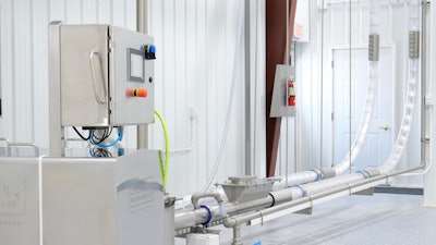 Using a mobile smart cart with integrated water hookups will help animal feed manufacturers to easily implement CIP in tubular drag conveyors.