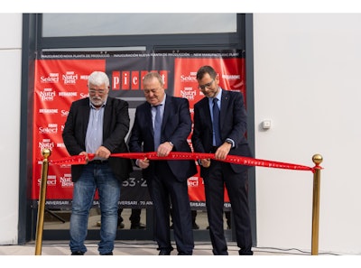 Picart Petcare opened its new facility with a ribbon-cutting ceremony led by Icart CEO, Mayor Llinars del Vallès and Director General of the Ministry of Industry D'Empresa i Treball.