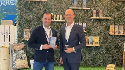 Alexander Gerards, managing partner at Dr. Clauder’s, and Herman Sloot, vice president of commercial development for Calysta, highlight the new Trainee dog snacks with fermented protein ingredients at Interzoo 2024.