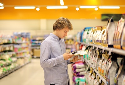 Vlg I Stock Photo com Young Man Shopping Petfood Store