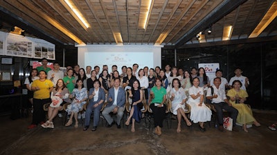 The seminar was attended by leading experts and many veterinarians in Vietnam.