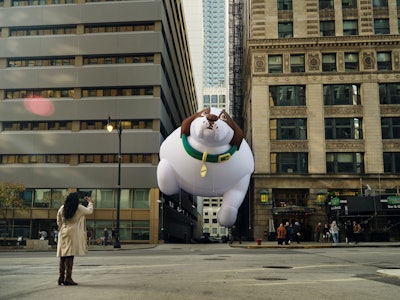 To bring awareness to the issue of overweight dogs, IAMS purposefully wedged an oversized dog balloon between buildings before Chicago's Thanksgiving Day parade.