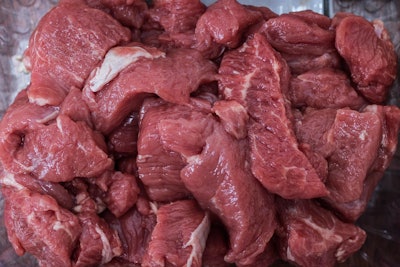 A quantitative analysis of pet food brands and pricing shows that protein content isn’t the strongest predictor of pet food prices in México.