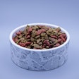 Heat-treated poultry products in sealed containers, including pet food, with an F0 value of 3 or higher, along with extruded dry pet food, can be safely traded regardless of HPAI outbreak status in the production country or raw material source.