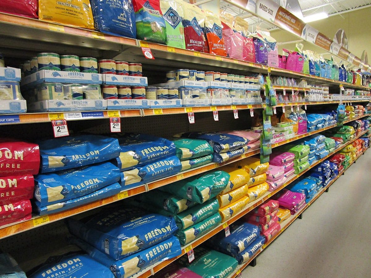 Study: Dog owners willing to pay more for food labeled with health claims