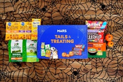 Mars Tails & Treating Packs combine human Halloween candy with pet treats for dogs and cats in a single offering.