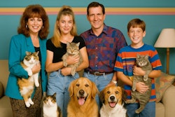 Sitcom Family In The 1990s With Two Dogs And Three Cats