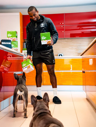 Alex Toussaint teams up with Wellness Pet Company to champion shared wellbeing and healthier, happier lives for pets and pet parents.