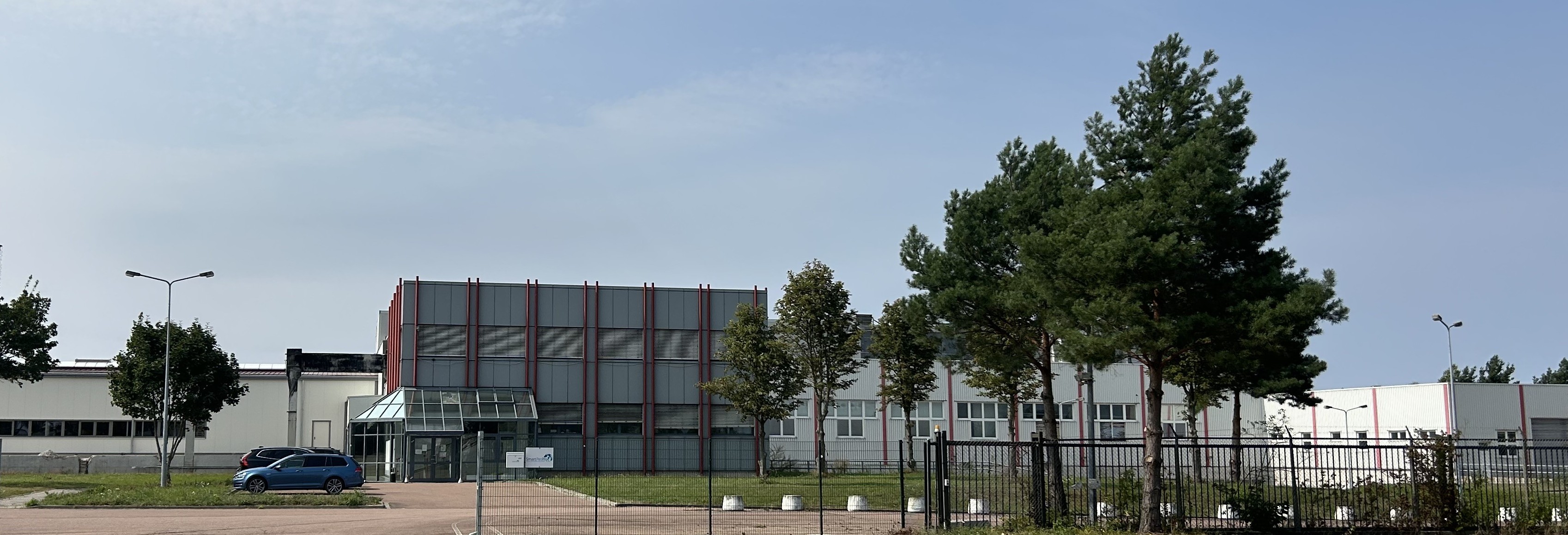 The new partnership lays the foundation for the continued expansion of SmartPetPro's production site in Dessau-Ro&szlig;lau, Germany.