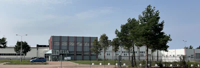 The new partnership lays the foundation for the continued expansion of SmartPetPro's production site in Dessau-Roßlau, Germany.